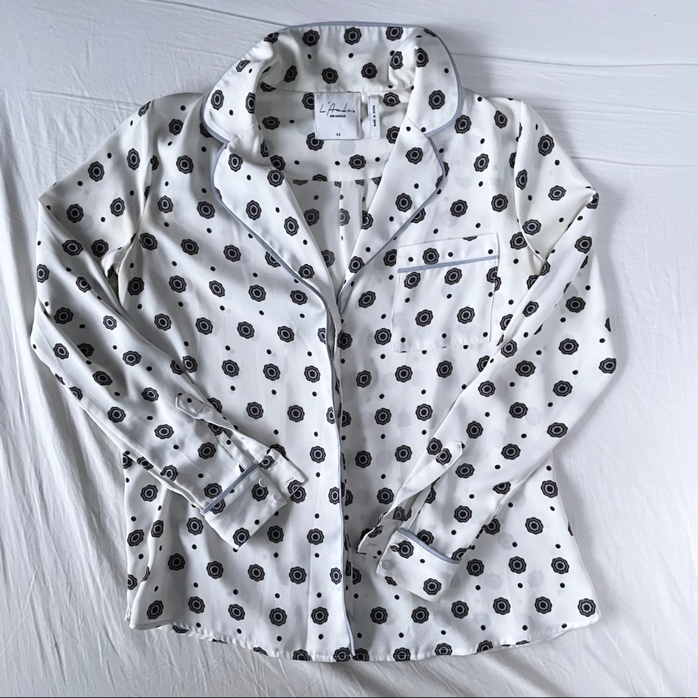 L’ACADEMIE Blue & White Print Silky Feel Blouse